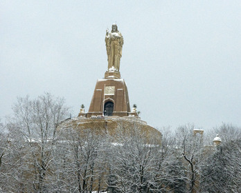 El derribo del Cristo de Urgull, entre las «inocentadas» con carga crítica.