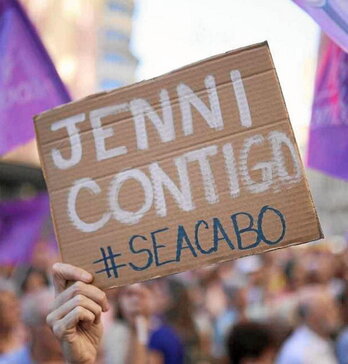 Jenni Hermoso jokalariari babesa helarazteko manifestazioak egin ziren, Madrilen zein Mexikon -liga mexikarrean jokatzen baitu madrildarrak-. Irudia Madrilgo mobilizaziokoa da, abuztuaren 28koa.