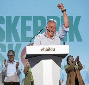 Joseba Asiron maiatzeko hauteskunde gauean, emaitzekin pozik.