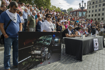 Euskal preso baten senideen istripu bat salatzeko agerraldi jendetsua Bilbon, 2014an