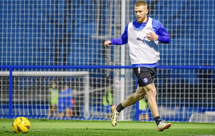 Carlos Vicente entrenó ayer con sus nuevos compañeros en Ibaia.