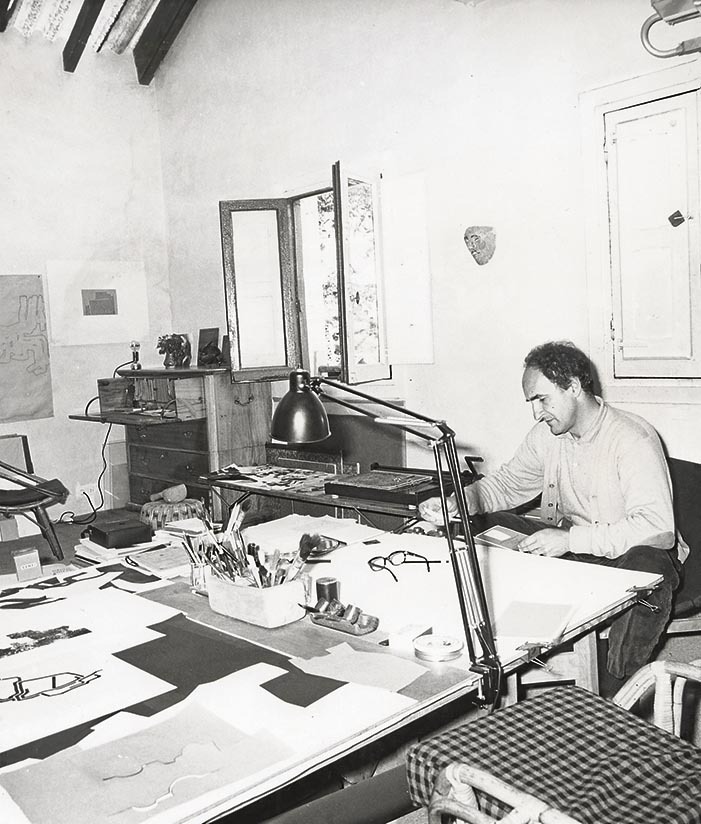 Eduardo Chillida en una imagen tomada en su estudio. Archivo Eduardo Chillida