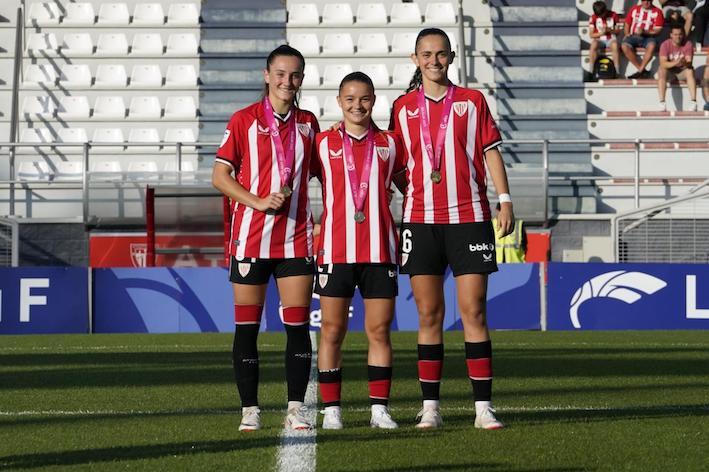 Homenaje a Zubieta, Ortega y Amezaga, campeonas de Europa sub19, en Lezama. Athletic Club