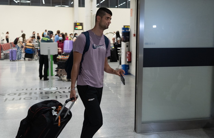 Asier Martínez, a su llegada a Noain tras ganar el Oro en el Europeo 2022.