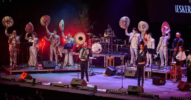 Actuación de Los Tenampas.