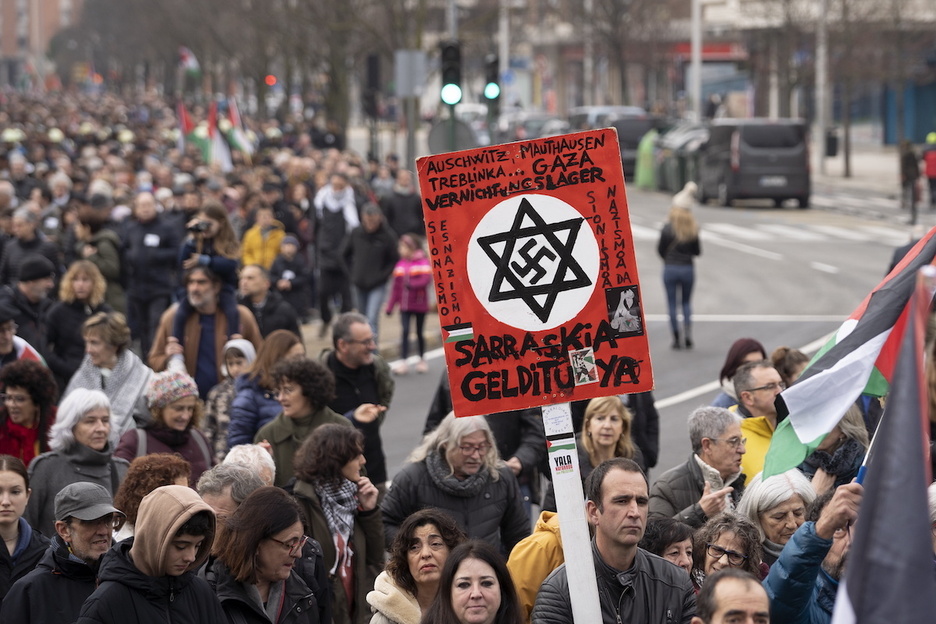 ‘Sionismoa nazismoa da’ zioen kartela.