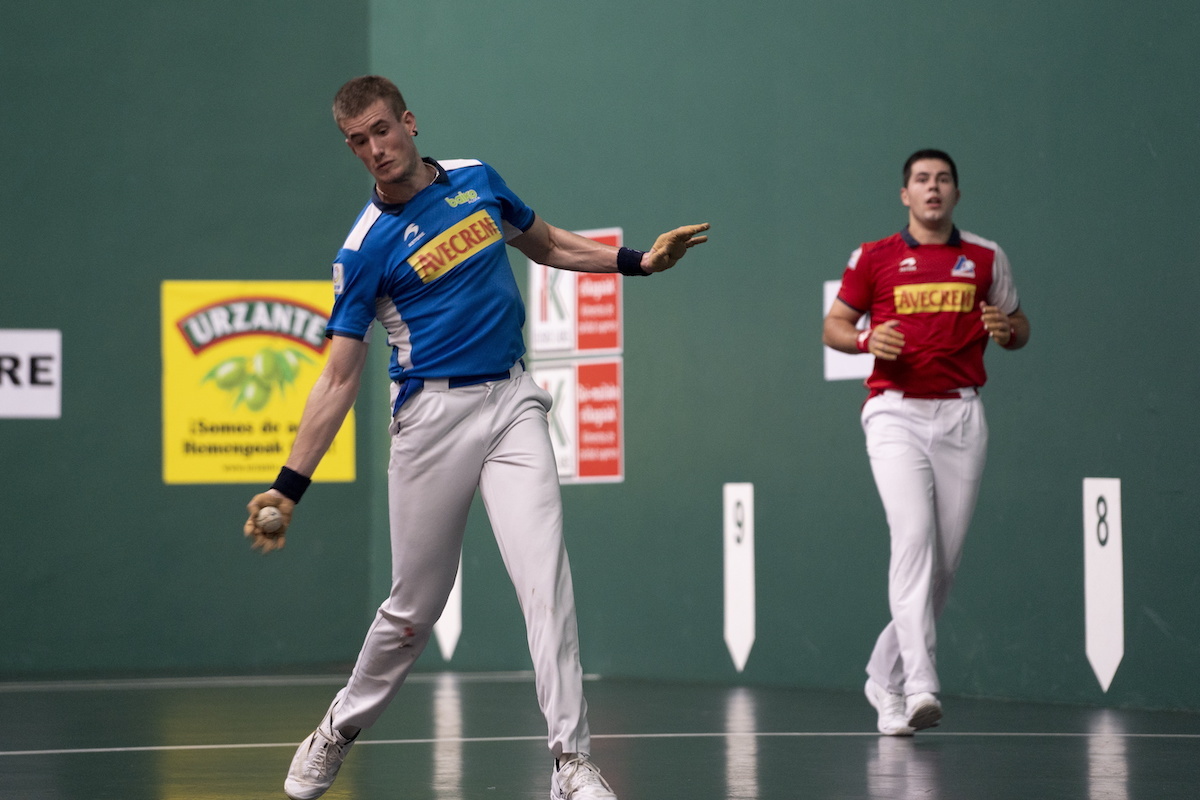 Jon Mariezkurrena egurrean