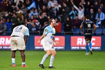 Camille Lopez, que hace una semana alargó su contrato por un año más, celebra el agónico triunfo ante Racing.