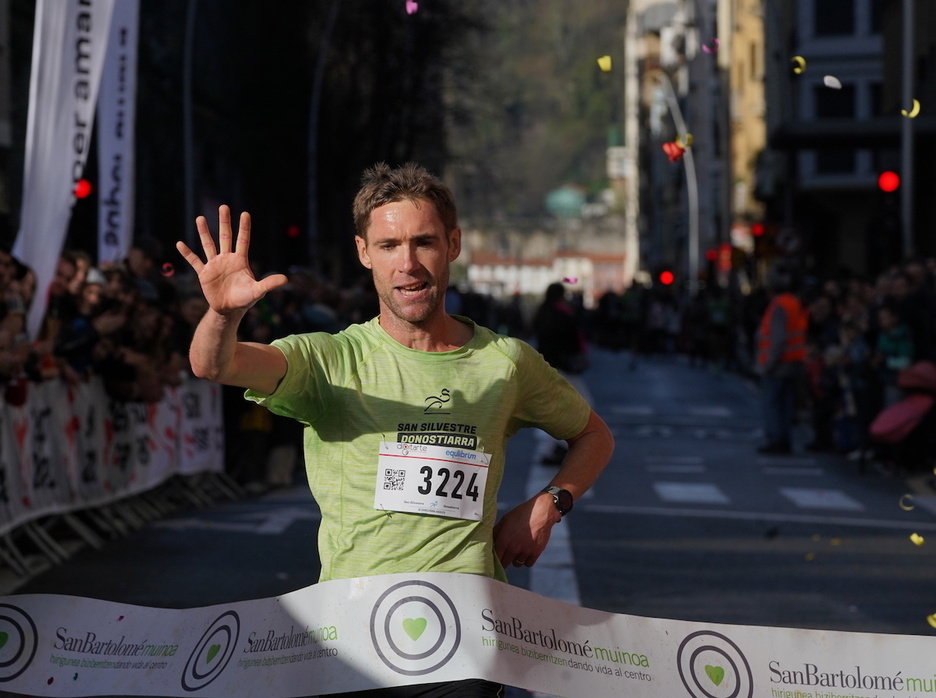 Pierre Urruty cruza la meta ubicada en Amara.