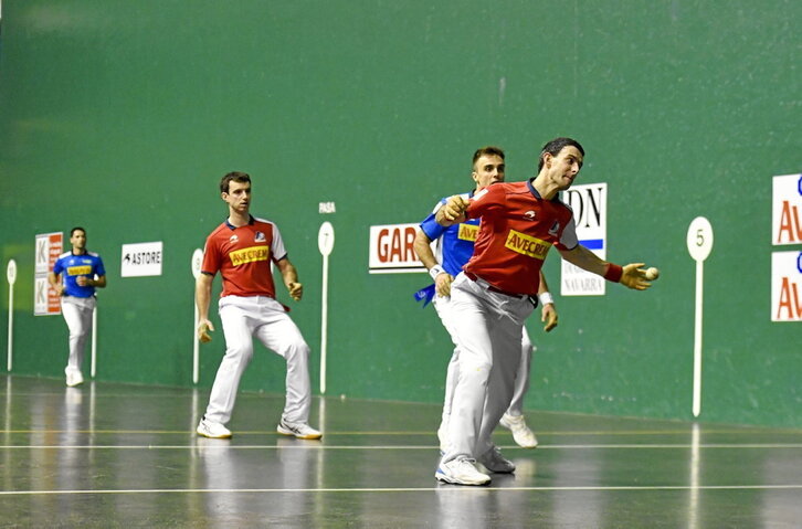 Urdinek lagunduta izan bazen ere, Altunaren joko bikainak gidatu zituen gorriak garaipenera.