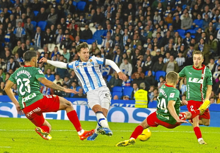 Disparo de Martin Zubimendi que restableció el empate en el marcador.