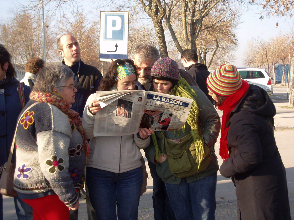 Los encausados seguían con atención la actualidad informativa. La imagen es de marzo de 2006, cuando ETA declaró el alto el fuego. Los encausados seguían con atención la actualidad informativa. La imagen es de marzo de 2006, cuando ETA declaró el alto el fuego.