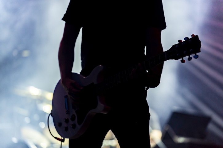 Bakarlari eta banda berriei bereziki zuzendutako programa da. 