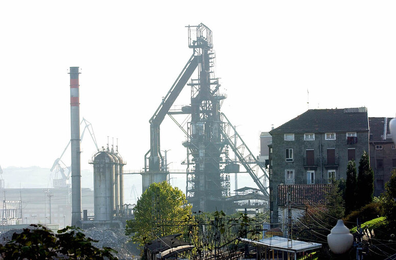 Instalaciones de la centenaria planta siderúrgica en Sestao.