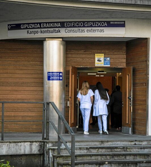 Personal sanitario en el Hospital Donostia.