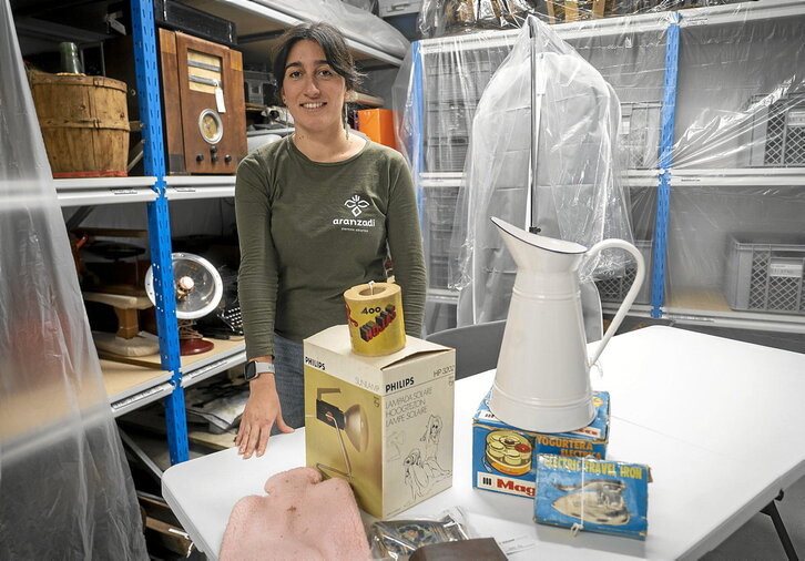 Maite Errarte, Aranzadiko Etnografia saileko ikertzailea. Bildumaren katalogoan parte hartu du.