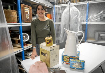 Maite Errarte, Aranzadiko Etnografia saileko ikertzailea. Bildumaren katalogoan parte hartu du.