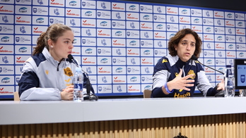 Cecilia eta Natalia Arroyo, gaurko prentsaurrekoan.