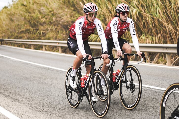 Los hermanos Izagirre han sido fieles a la carrera de su pueblo, Ormaiztegi, y han acabado en el podio.