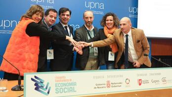 Los consejeros impulsores de la iniciativa (Ollo e Irujo), junto al presidente de Anel y sus contrapartes en Nueva Aquitania.