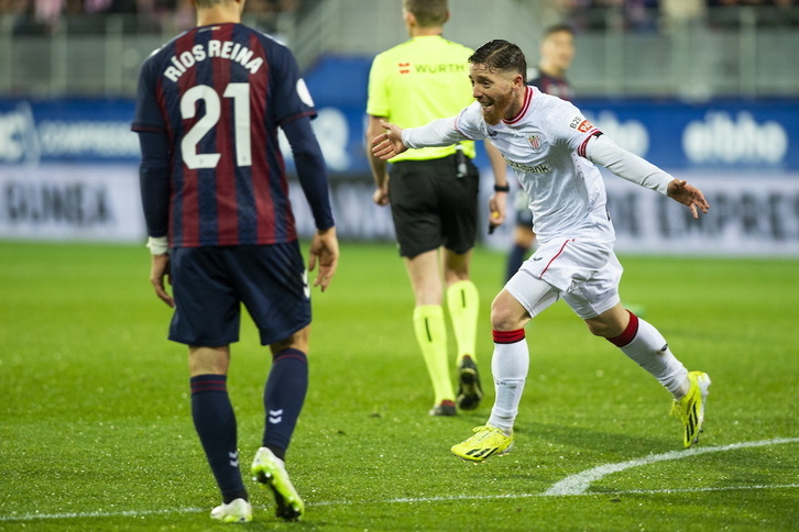 Muniain ha marcado un golazo en el primer tiempo.