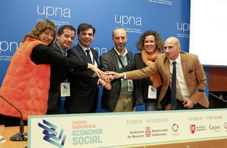 Los consejeros impulsores de la iniciativa (Ollo e Irujo), junto al presidente de Anel y sus contrapartes en Nueva Aquitania.