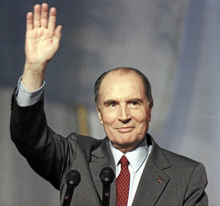 François Mitterrand, 1988an, bere bigarren agintaldirako garaipena lortu zuen urtean.Eric FEFERBERG  AFP