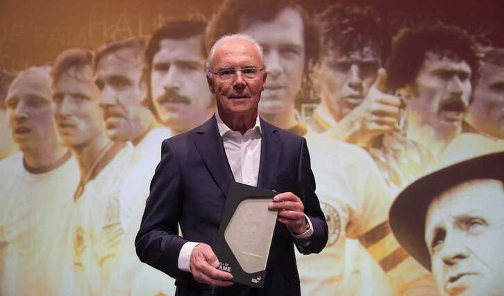 Franzz Beckenbauer en el museo de la fama del fútbol alemán en 2019.