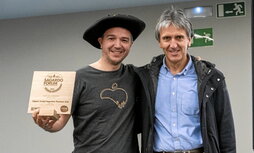 Zapiain Euskal Sagardoak 2023ko Euskal Herriko bi txapelketa nagusiak irabazi ditu: Foru Aldundikoa eta Sagardo Forumekoa (irudian).