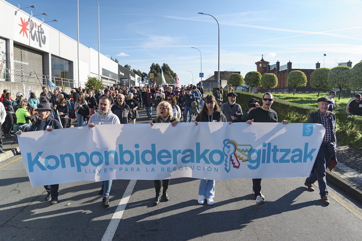 Movilización de Sare en favor de los presos desde la cárcel de Basauri.