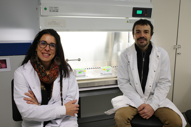 Raquel Esteban eta Daniel Marino ikertzaileak. 