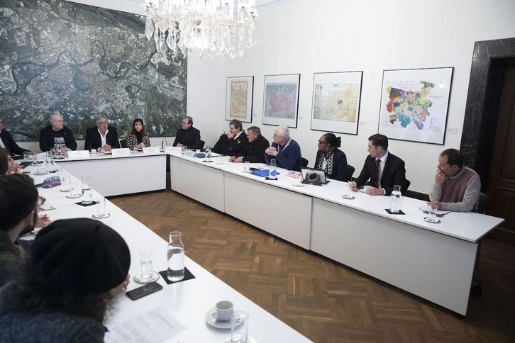 Reunión de trabajo que se ha desarrollado en el Consistorio iruindarra, presidida por el alcalde.