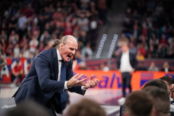 Dusko Ivanovic en acción, arenga a los suyos en un tiempo muerto.