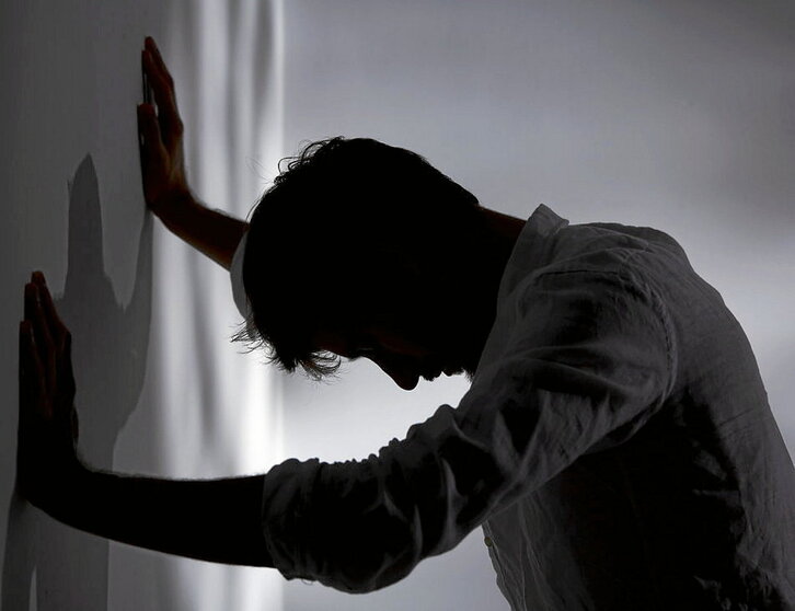 Pertsona asko zapuztuta bizi dira.