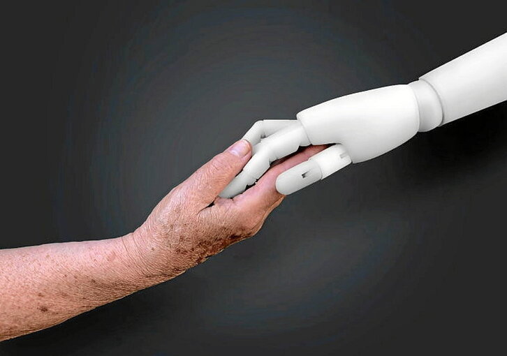 Teknologiak asko lagundu dezake helduen zaintzan.