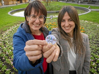 Nere Erkiaga eta Oihane Arriaran, Hil Argi elkarteko kideak.