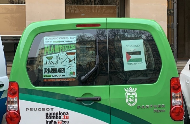 Carteles por los que UPN exige «responsabilidades». 