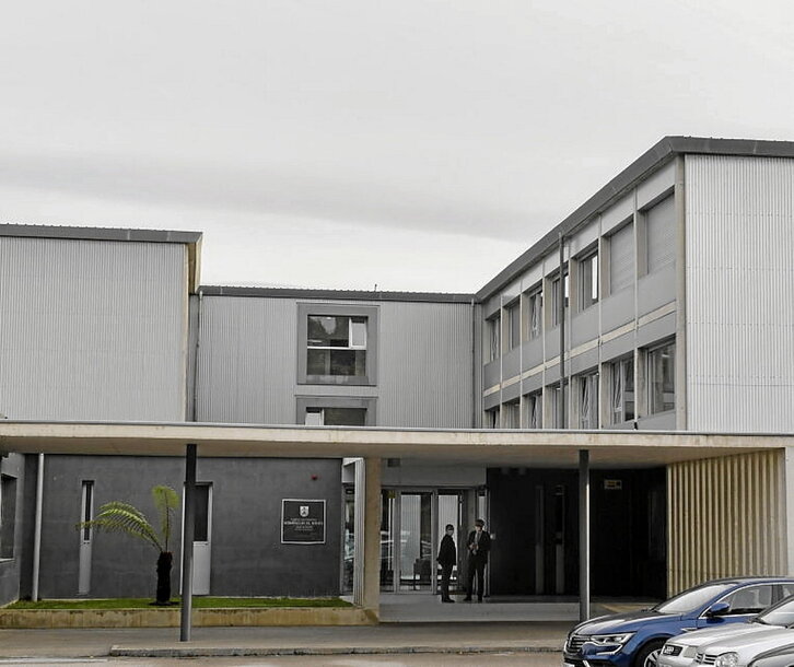 Entrada al centro Miravalles-El Redín.