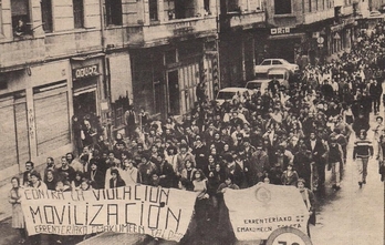 Emakumeak joan ziren manifestazioaren buruan.