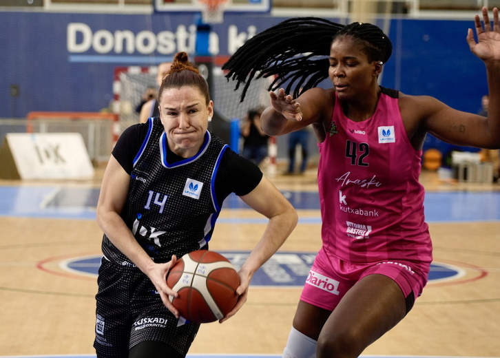 Quitando los minutos iniciales, IDK ha sido muy superior a Araski, especialment en la pintura.