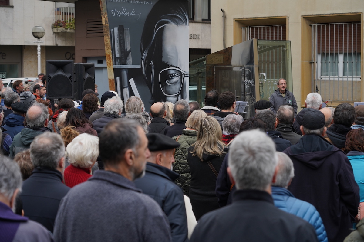 Kike Amonarrizek ere hartu du hitza ekitaldian. Kike Amonarrizek ere hartu du hitza ekitaldian.