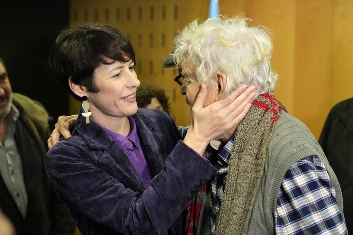 Abrazo entre Ana Pontón y Xosé Manuel Beiras.