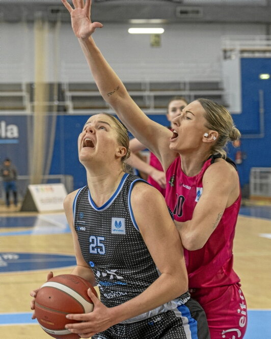 IDK fue más fuerte bajo el aro.