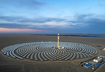 Plaka fotovoltaikoak basamortuan, Txinan.