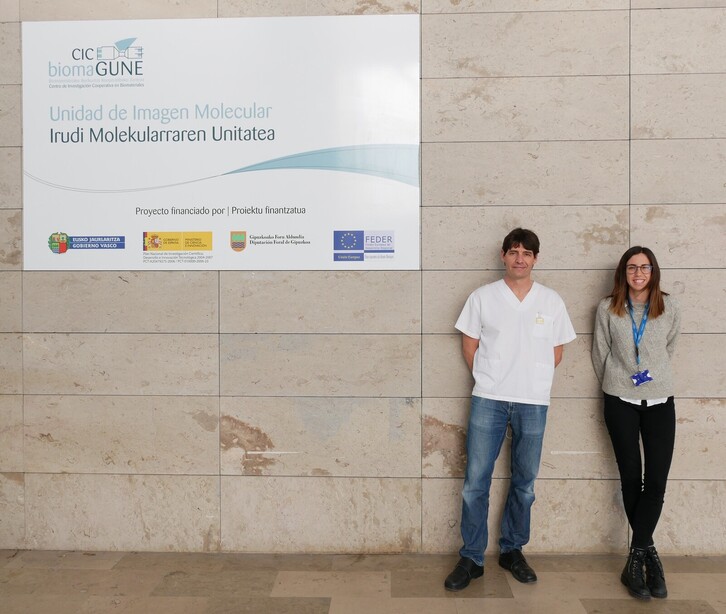 Jordi Llop eta Cristina Simo, CIC biomaGUNEko ikerlariak.