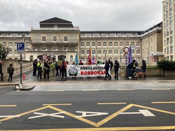 Astelehen honetan Gasteizko Santiago Ospitalean egindako elkarretaratzea.