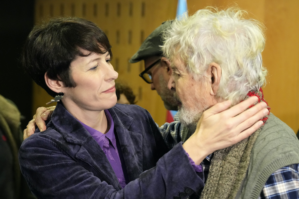 El abrazo entre Pontón y Beiras. (Alvaro Ballesteros | Europa Press)