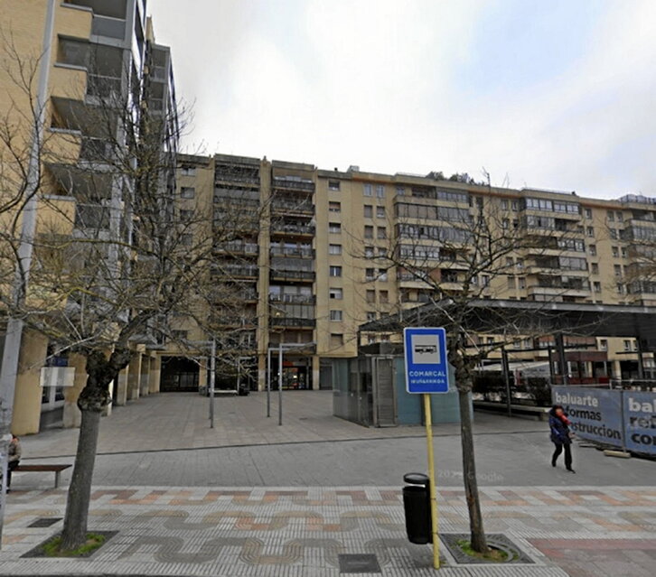 Vista de la plaza Monasterio de Azuelo de Iruñea.