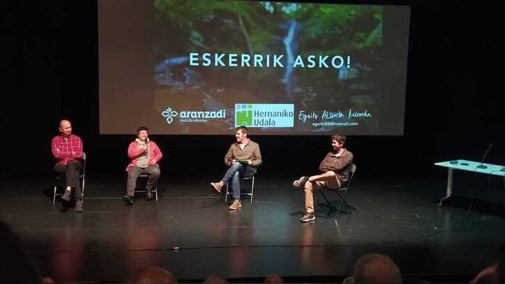 ‘Urumea zena eta dena’ hitzaldi zikloa izan zen Hernanin Hernaniko Udalak eta Aranzadi zientzia elkarteak antolatuta. Edizio horretako zeharlerroa basogintza izan zen.