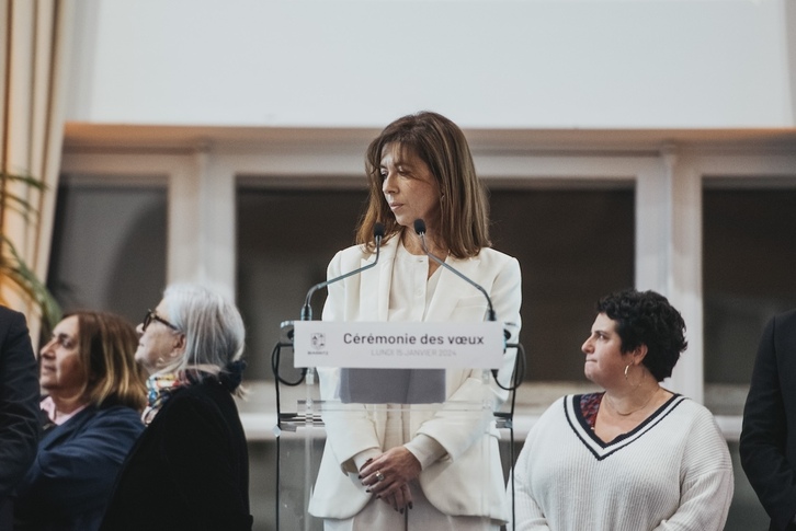 Maider Arosteguy, alcaldesa de Biarritz, durante el acto celebrado este lunes.